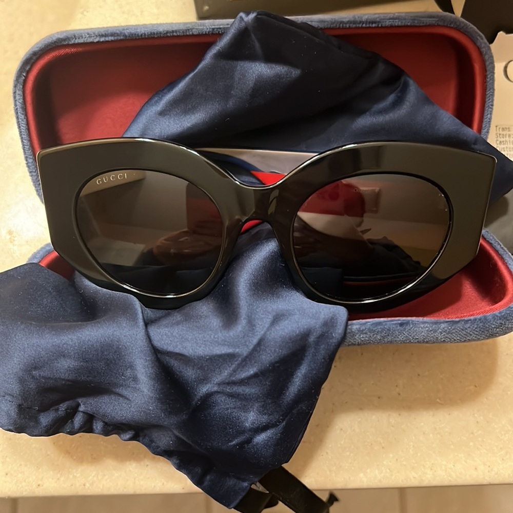 Gucci Sunglasses - Picture 3 of 8